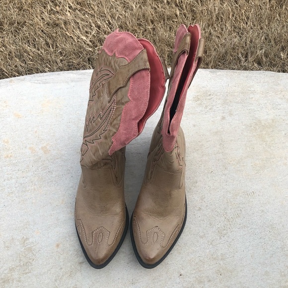 Women’s Cowboy Boots - Picture 2 of 4